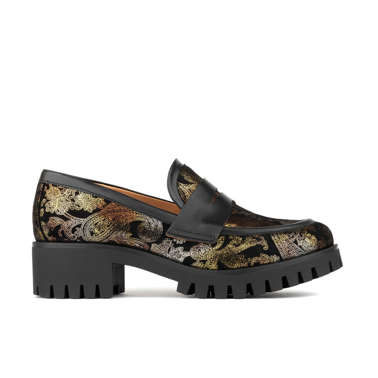 LOAFERS & FLATS