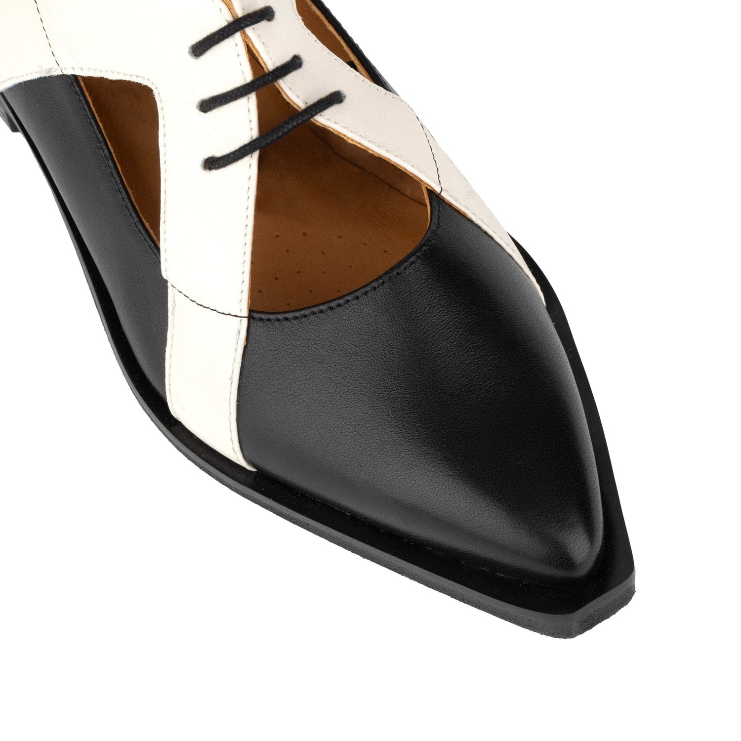 Embassy London USA Women's Harlowe Pointed Toe Flat - Black - Ballerinas